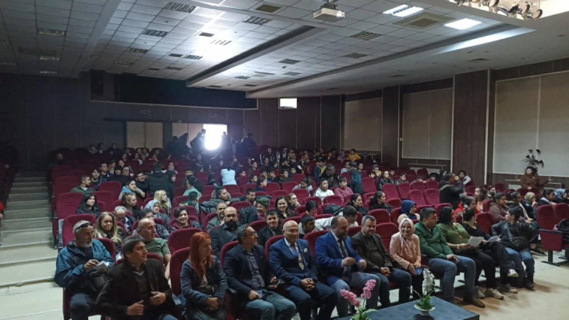 Özel çocuklar, sahnede çevre ve geri dönüşüme dikkat çekti