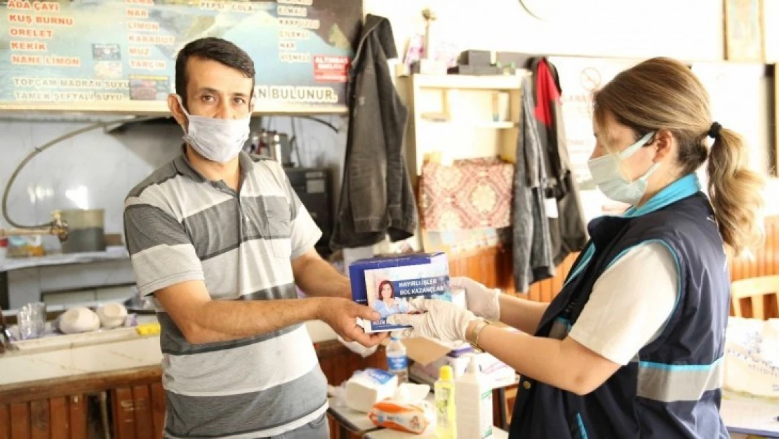 Özlem başkan, kahvehane esnafını yalnız bırakmadı