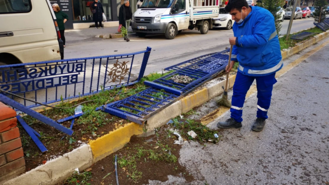 Panik yapan sürücü ortalığı savaş alanına çevirdi!