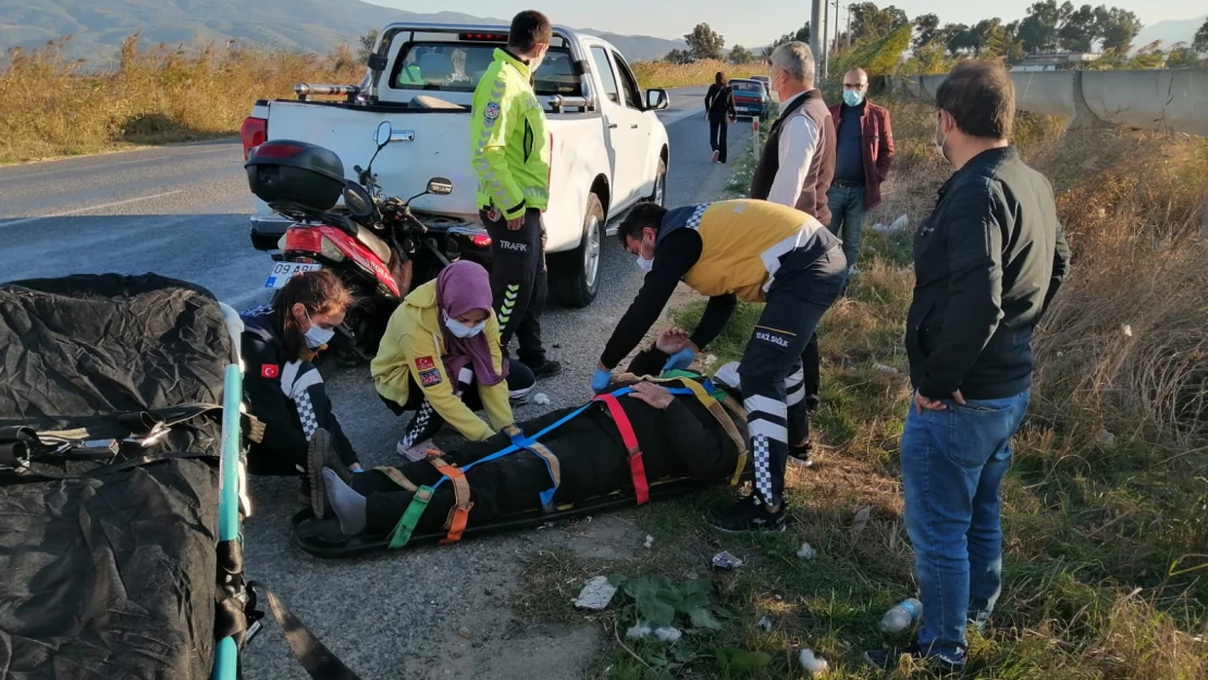 Park halindeki araca çarpan motosikletli yaralandı