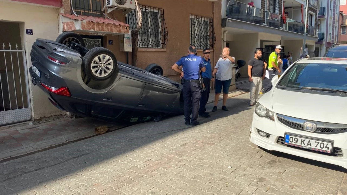 Park halindeki araca çarpan otomobil ters döndü: 1 yaralı