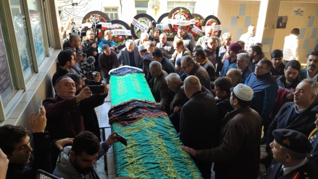 Patlamada hayatını kaybeden anne kız gözyaşlarıyla uğurlandı