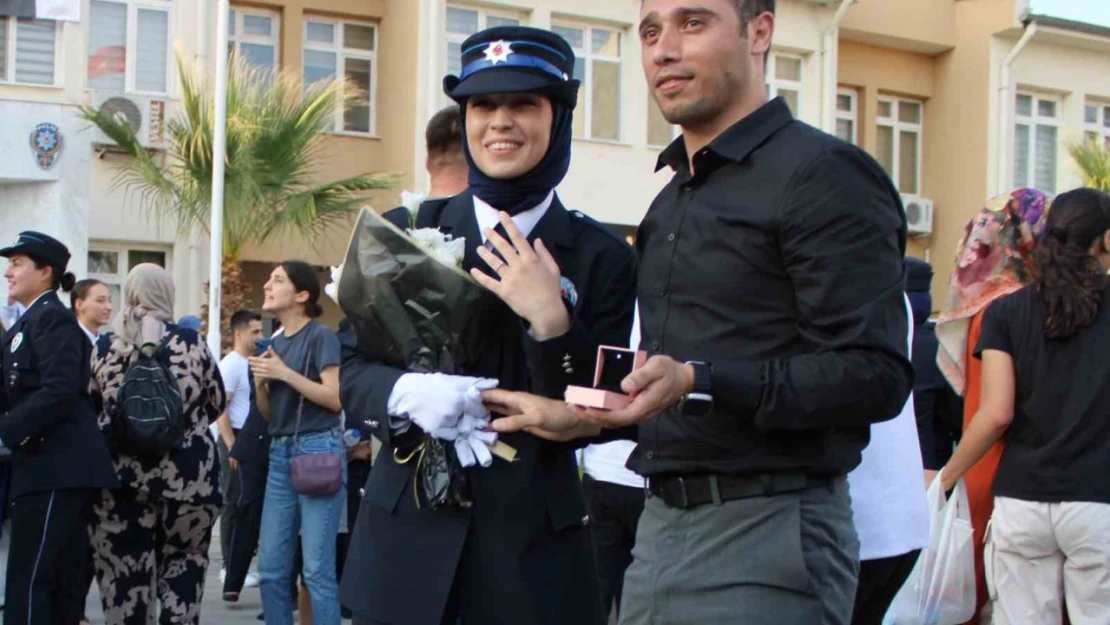 Polis adayı kadın mezuniyetinde çifte mutluluk yaşadı