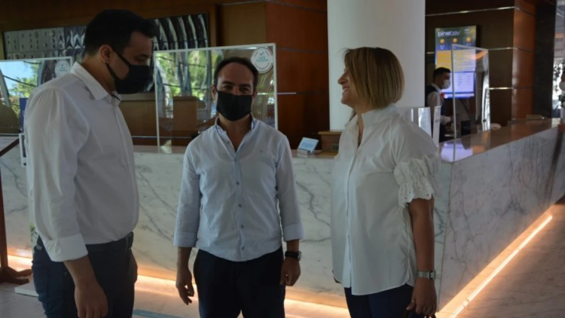 Sağlık çalışanları Kuşadası'ndaki otelde stres attı