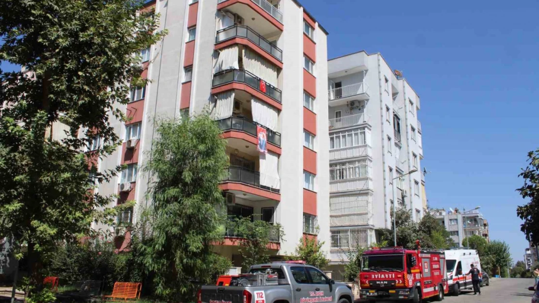 Şalterleri kapattı, yangının önüne geçti