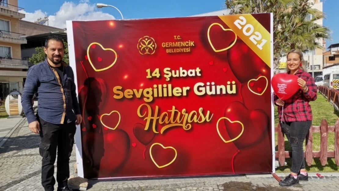 Sevgililer hatıra fotoğrafı çektirdi
