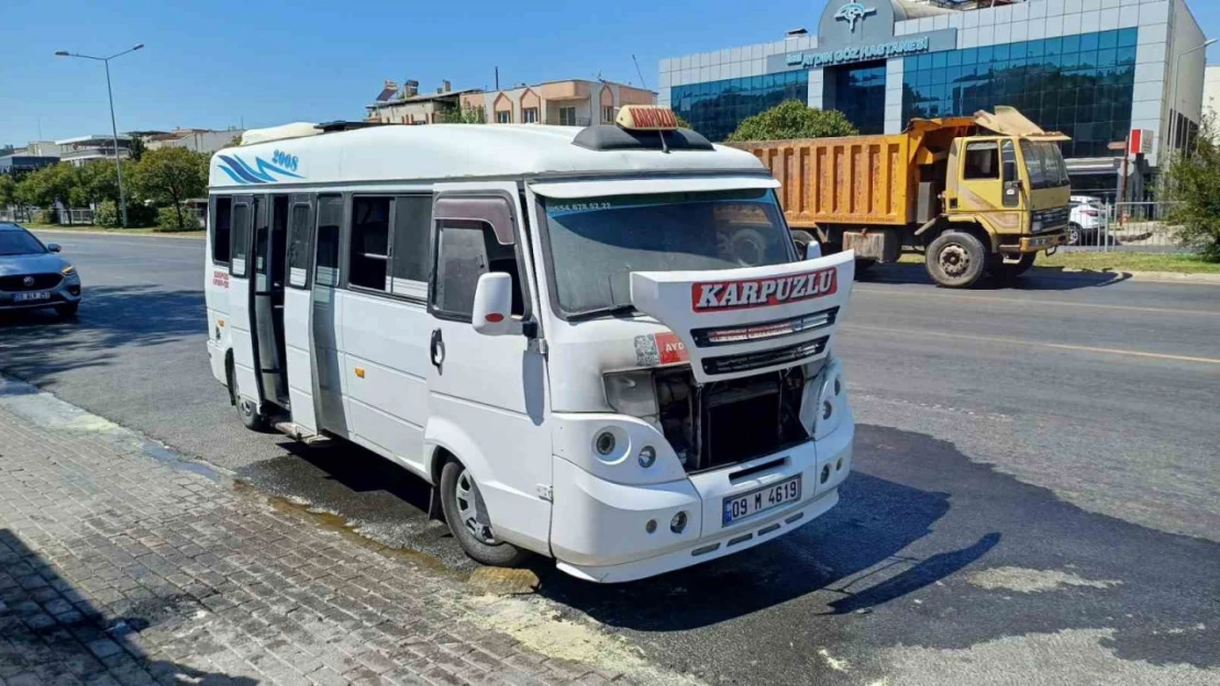 Seyir halindeki yolcu minibüsü alev aldı, alevler büyümeden söndürüldü