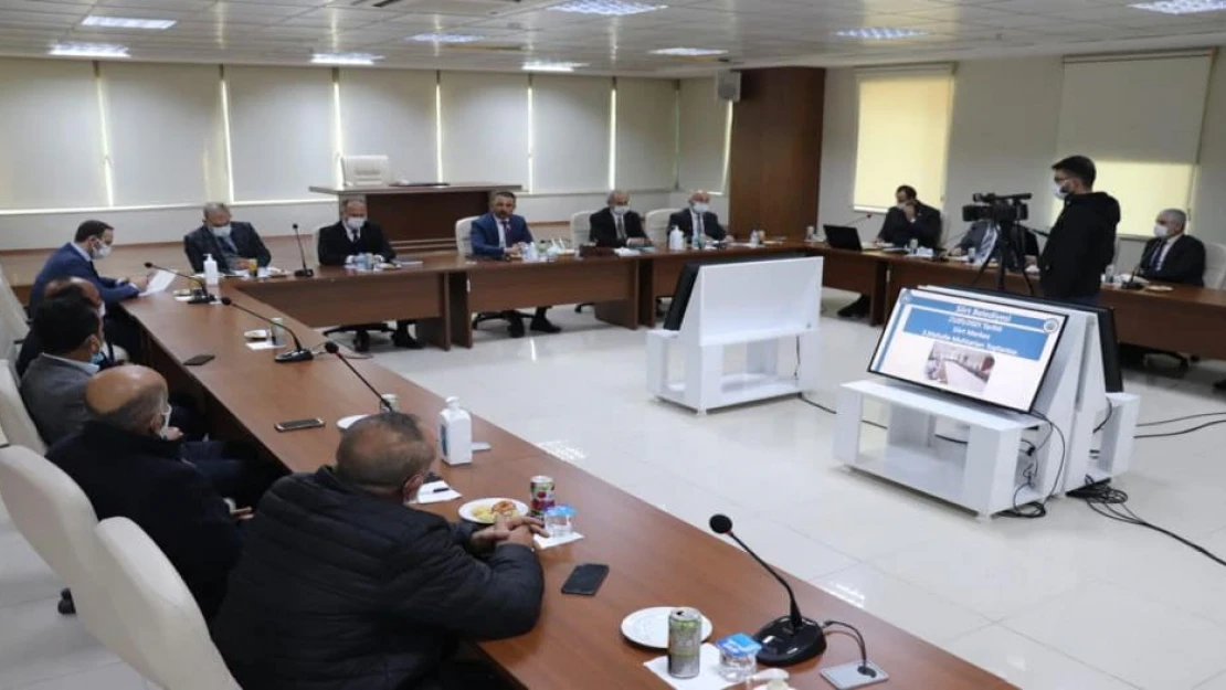 Siirt Valisi muhtarlarla buluştu