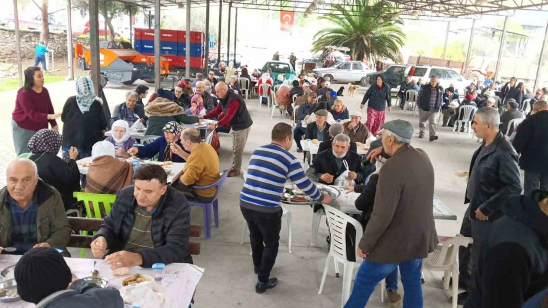 Şinasi öğretmen, 19 yıl görev yaptığı köyde unutulmadı