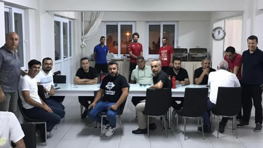 Siyah Beyazlı yönetimden takıma moral ziyareti