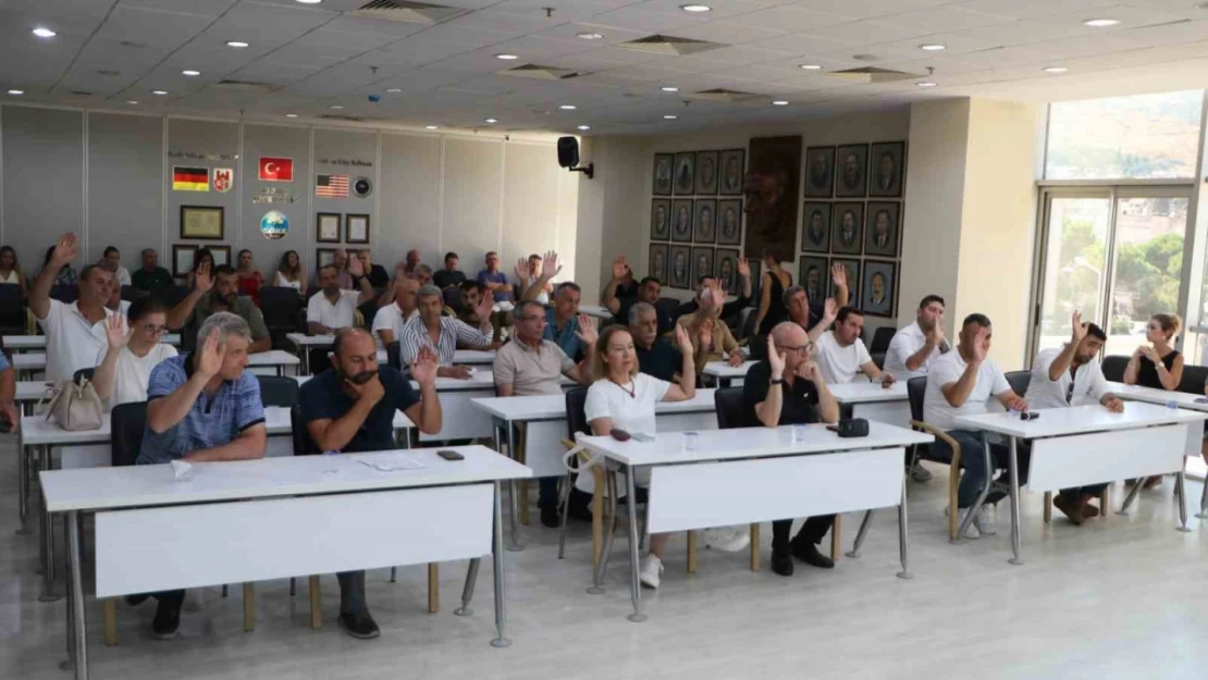 Söke Belediye Meclisi'nde CHP'den 5 kişi istifa etti