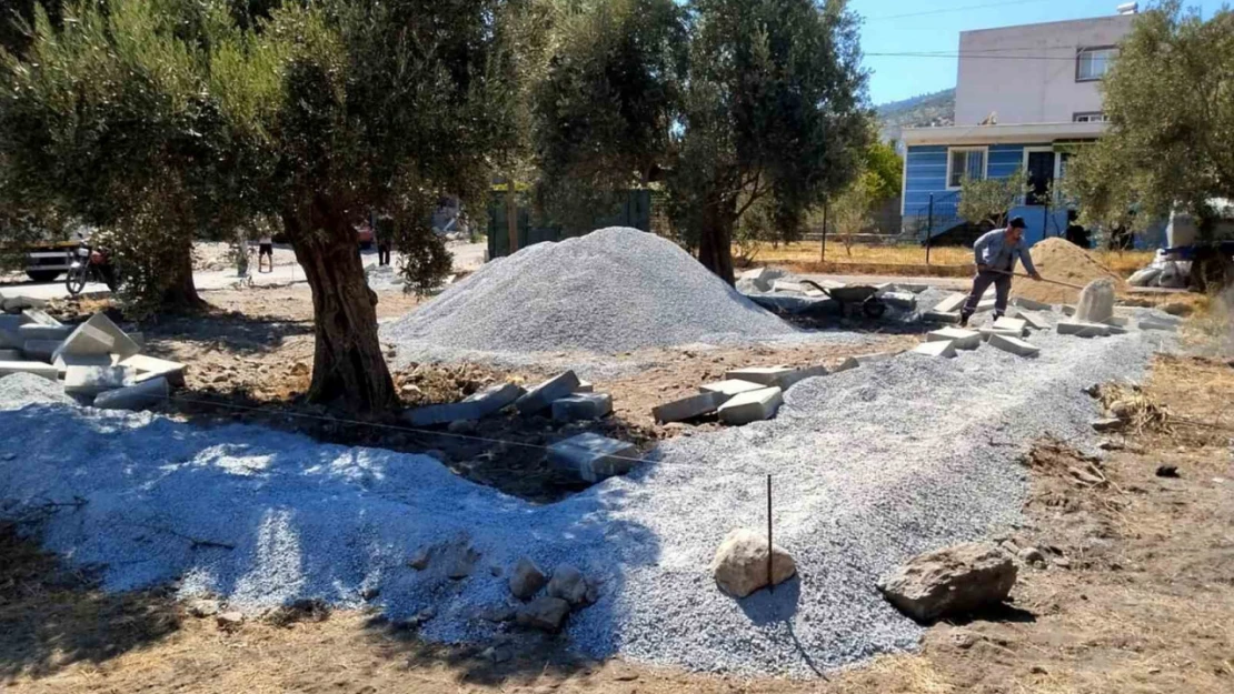 Söke Belediyesi'nden Atburgazı Mahallesi'ne park düzenleme çalışması