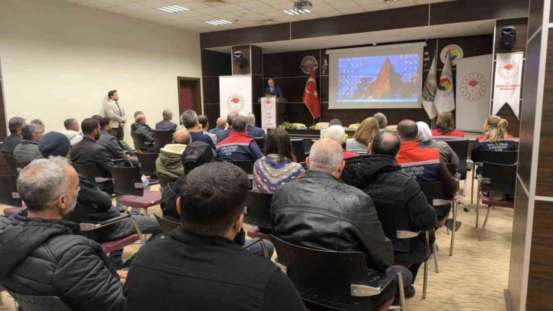 Söke'de defne yaprağı işleme sektör toplantısı yapıldı