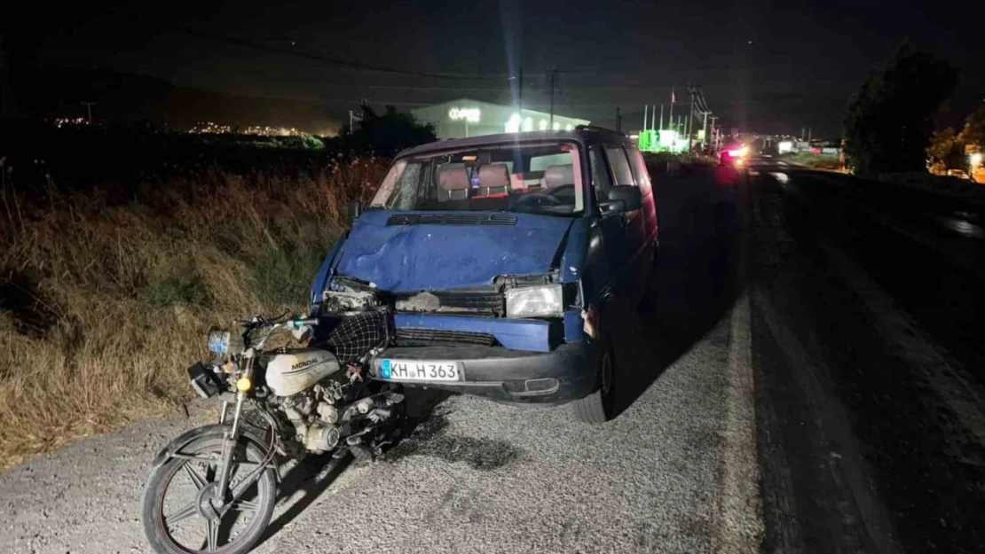 Söke'de minibüs motosiklete çarptı: 3 yaralı