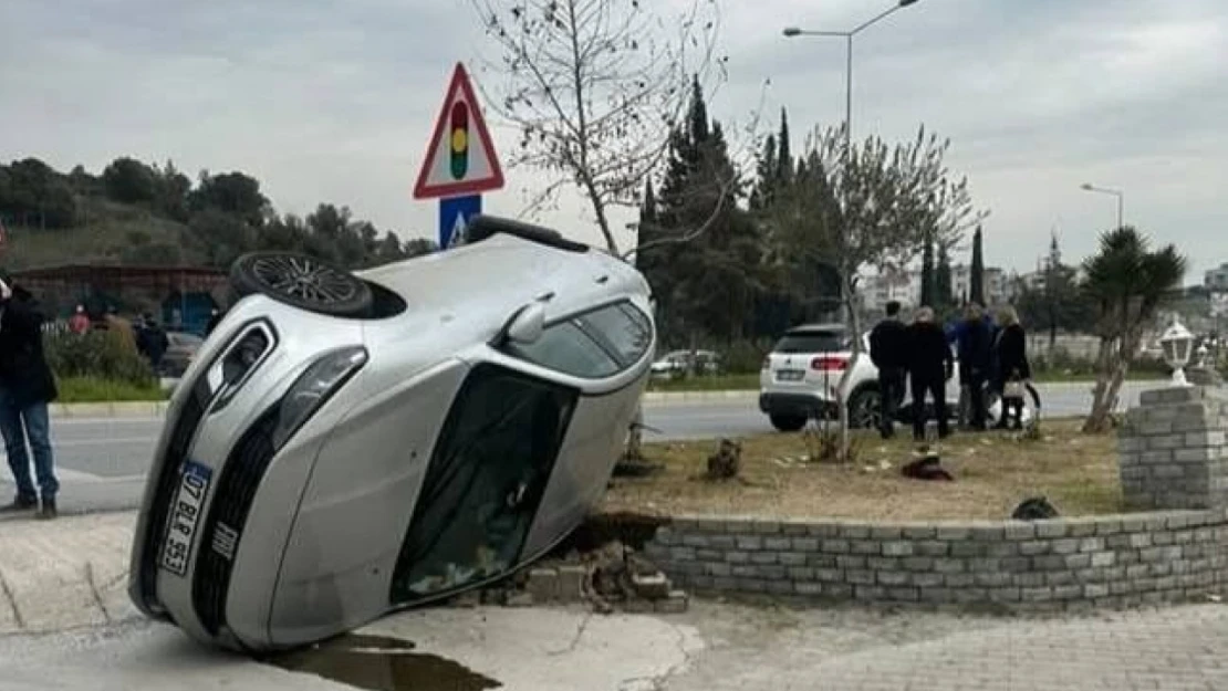 Söke'de otomobil yan yattı: 1 yaralı