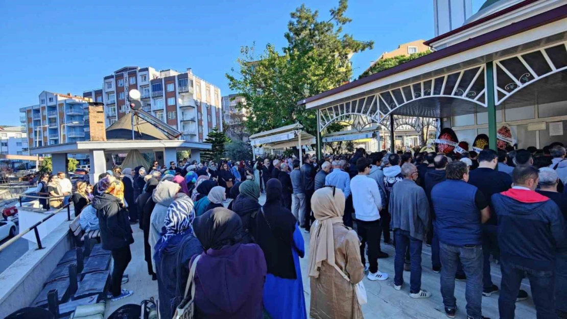 Sosyal Medya Fenomeni Parlak, gözyaşları içinde son yolculuğuna uğurlandı