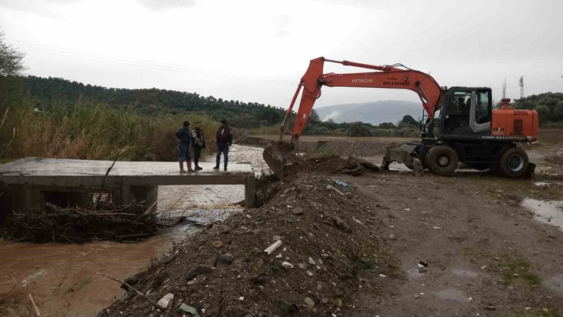 Sultanhisar'da belediye ekipleri iş başında