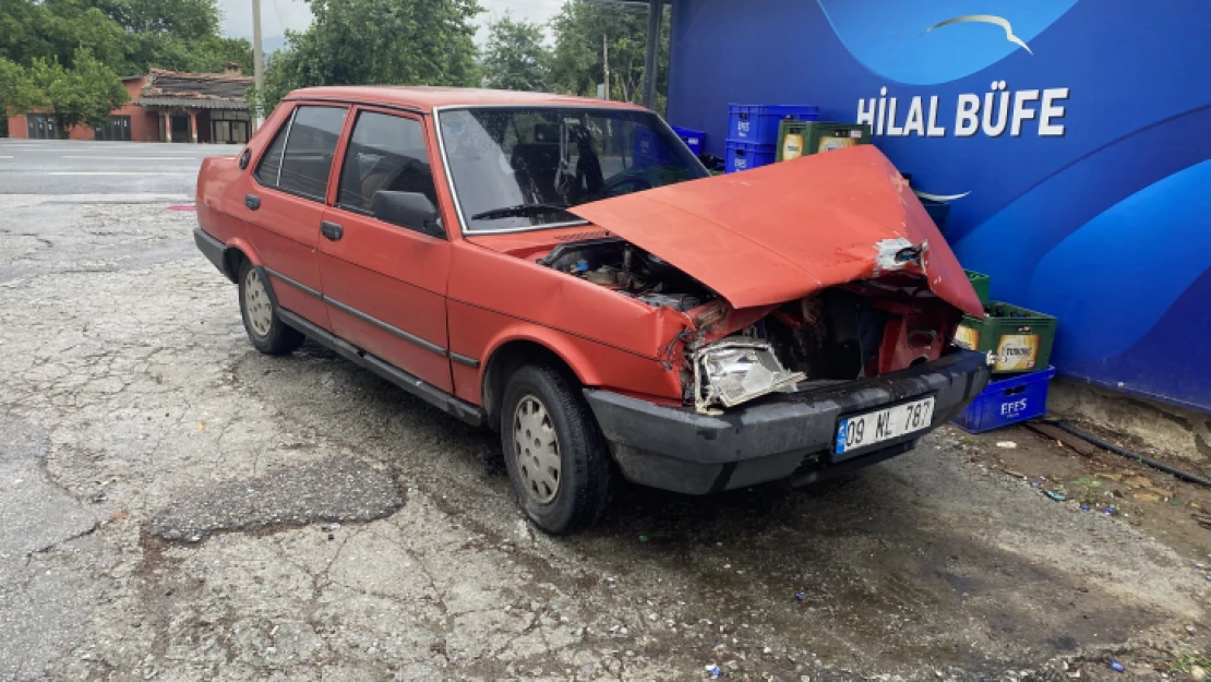 Sultanhisar'da tıra çarpan otomobil sürücüsü ölümden döndü