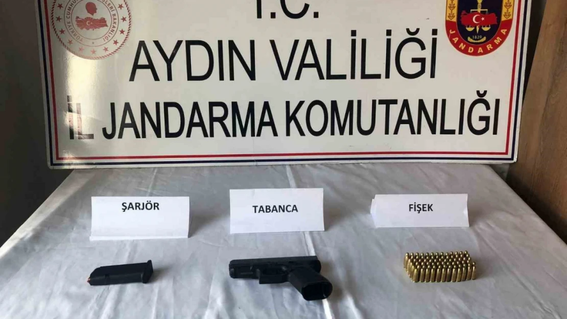 Şüphe üzerine durdurulan araçta silah ele geçirildi