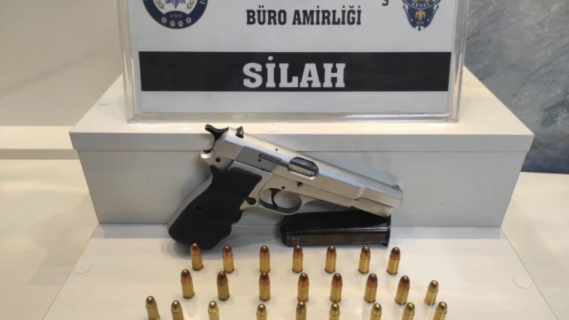 Şüpheli araçtan silah ve çok sayıda fişek çıktı