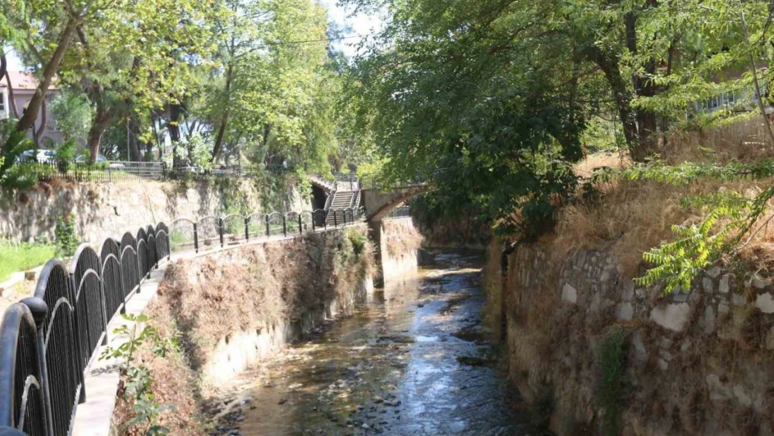 Tabakhane Deresi'ndeki kapsamlı temizlik çalışması tamamlandı