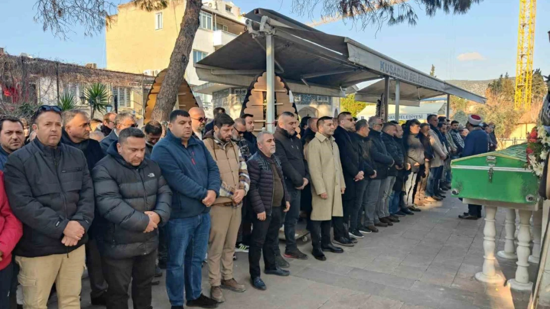 Tekerlekli sandalyede ölü olarak taburcu edildiği iddia edilen şahıs toprağa verildi