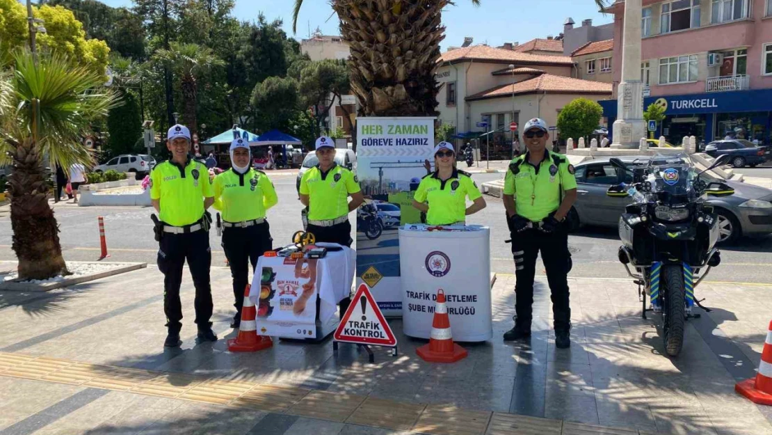 Trafik ekipleri, vatandaşları bilgilendirdi