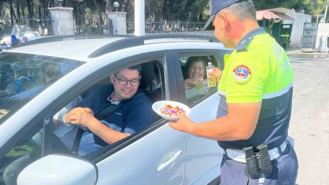 Trafik kazalarına karşı jandarma ekipleri sürücüleri uyardı