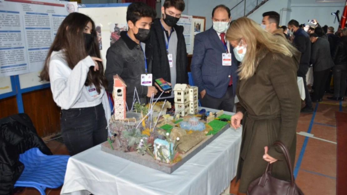 TÜBİTAK Bilim Fuarı, Anadolu Ticaret ve Meslek Lisesi'nde açıldı