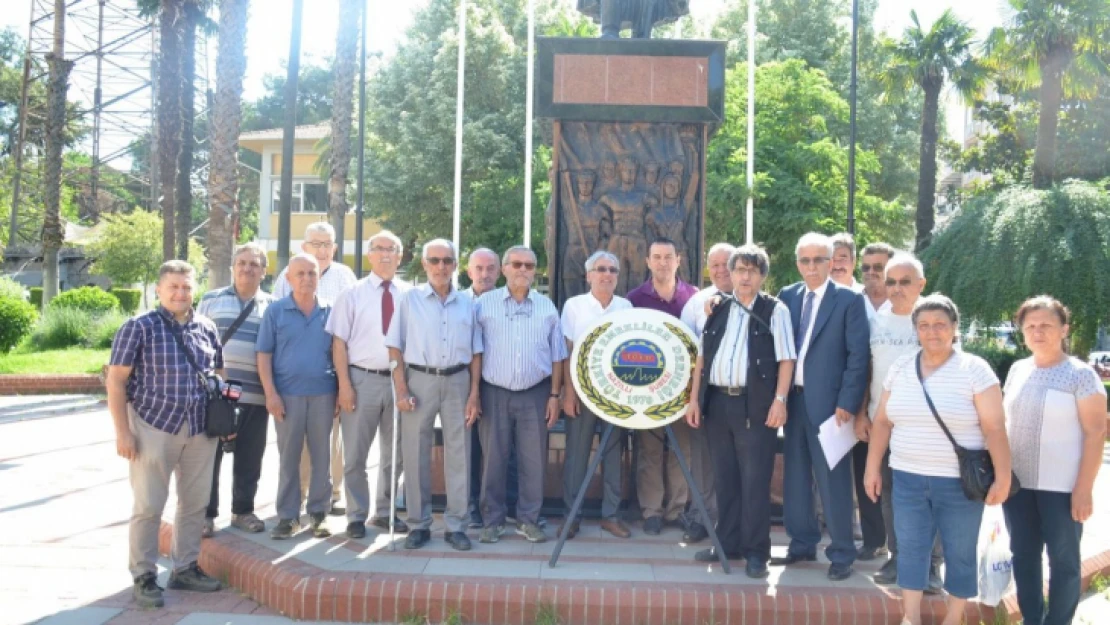 TÜED, Nazilli'de çelenk koyma töreni düzenledi