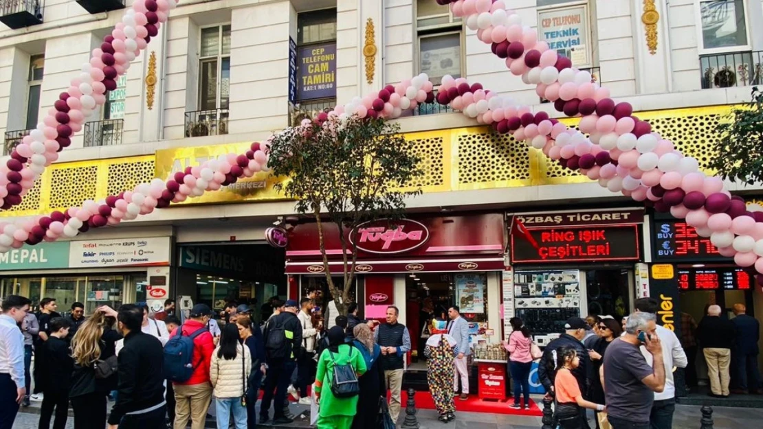 Tuğba Kuruyemiş, İstanbul'daki 8. şubesini halkla buluşturdu