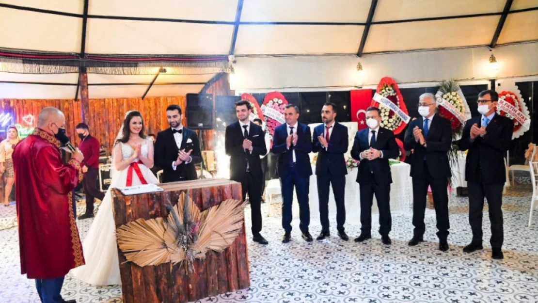 Vali Aksoy, nikah şahidi oldu