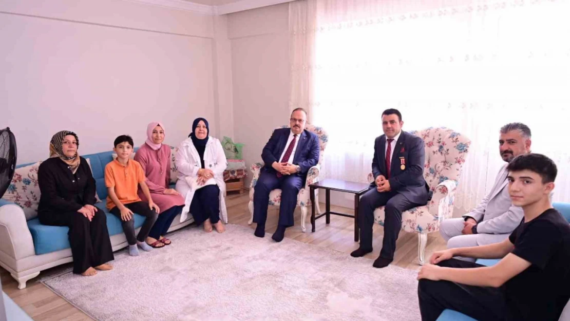 Vali Canbolat, 15 Temmuz'un yıldönümünde şehit aileleri ve gazileri unutmadı
