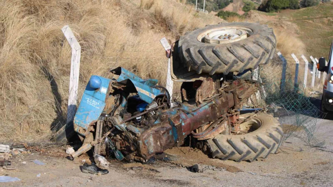 Virajı alamayan kum yüklü traktör devrildi: 1'i ağır 2 yaralı