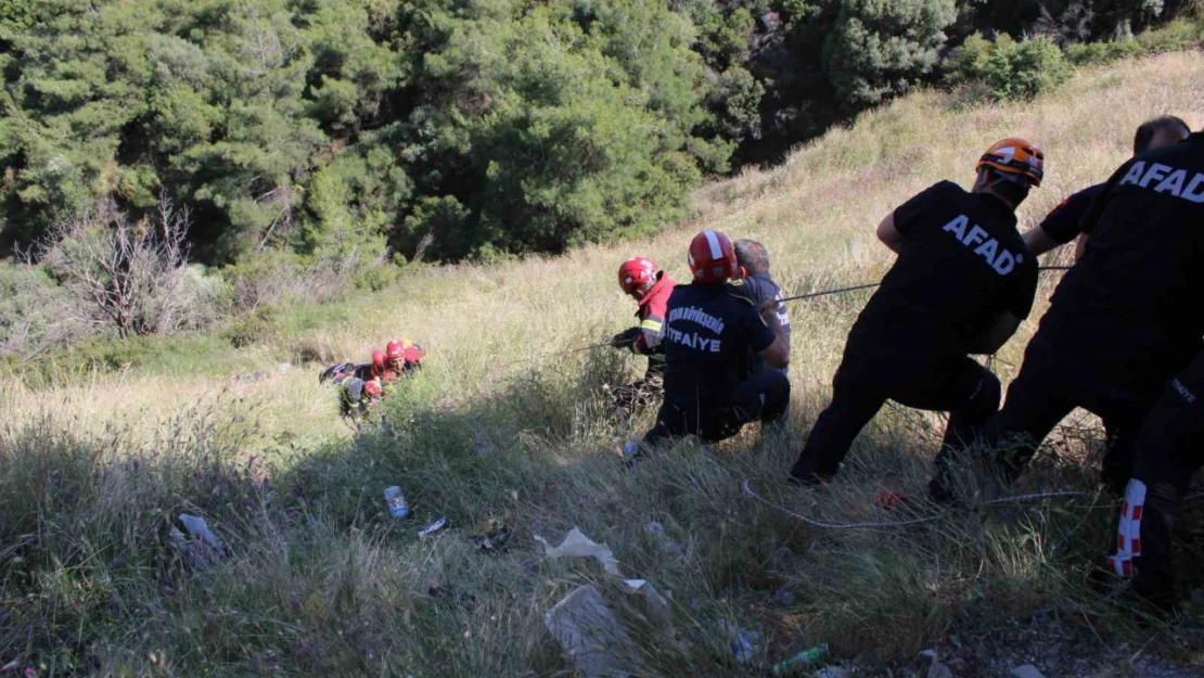 Virajı alamayan motosiklet uçuruma yuvarlandı