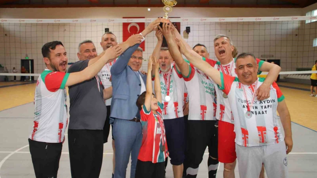 Voleybol turnuvasının şampiyonu belli oldu