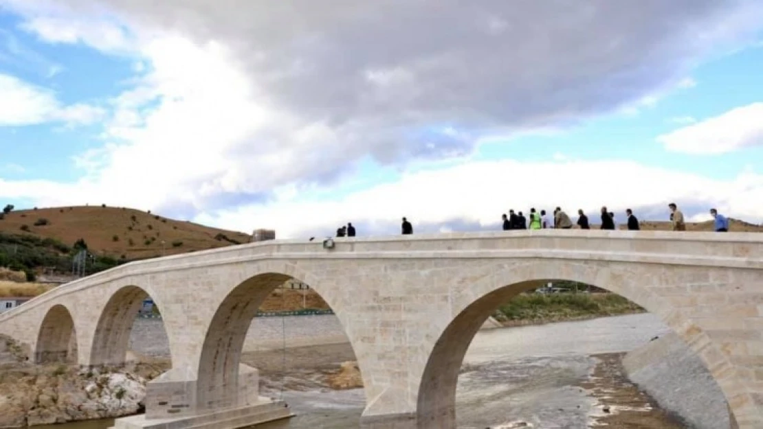 Yapımı tamamlanan köprü müzeye renk kattı
