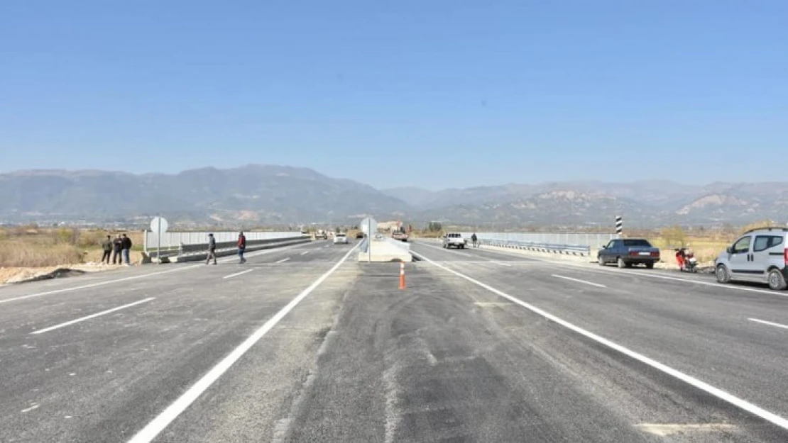 Yenipazar'da köprü, araç trafiğine açıldı