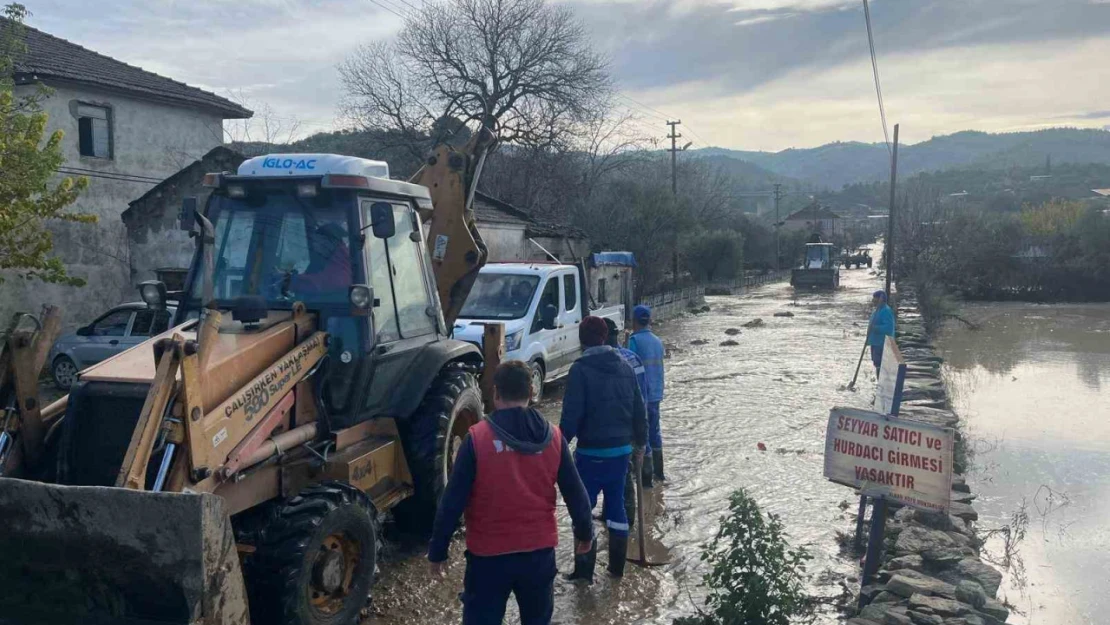 Yenipazar'da meydana gelen sele belediye ekiplerinden hızlı müdahale