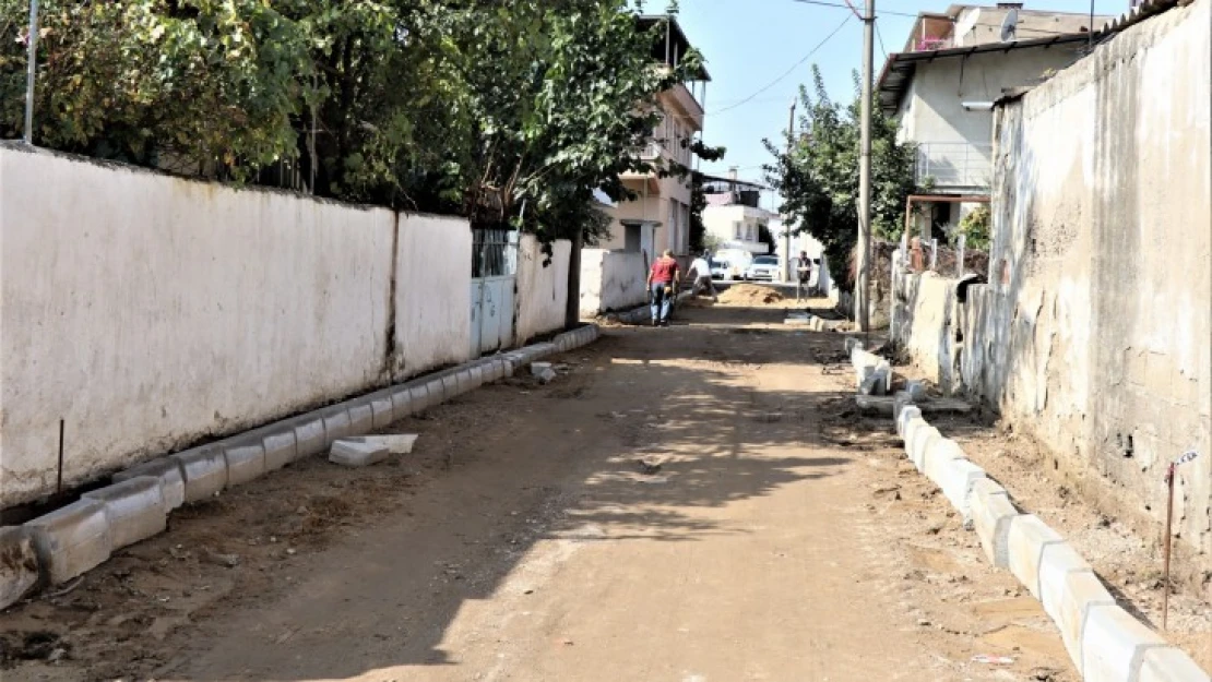 Yeşilyurt Mahallesi'nde yollar yenileniyor