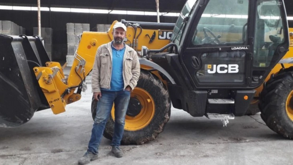 Yoldan geçerken otomobilin altında kaldı