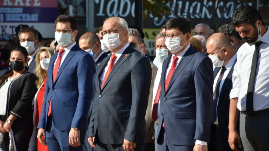 Zafer Bayramı törenle kutlandı