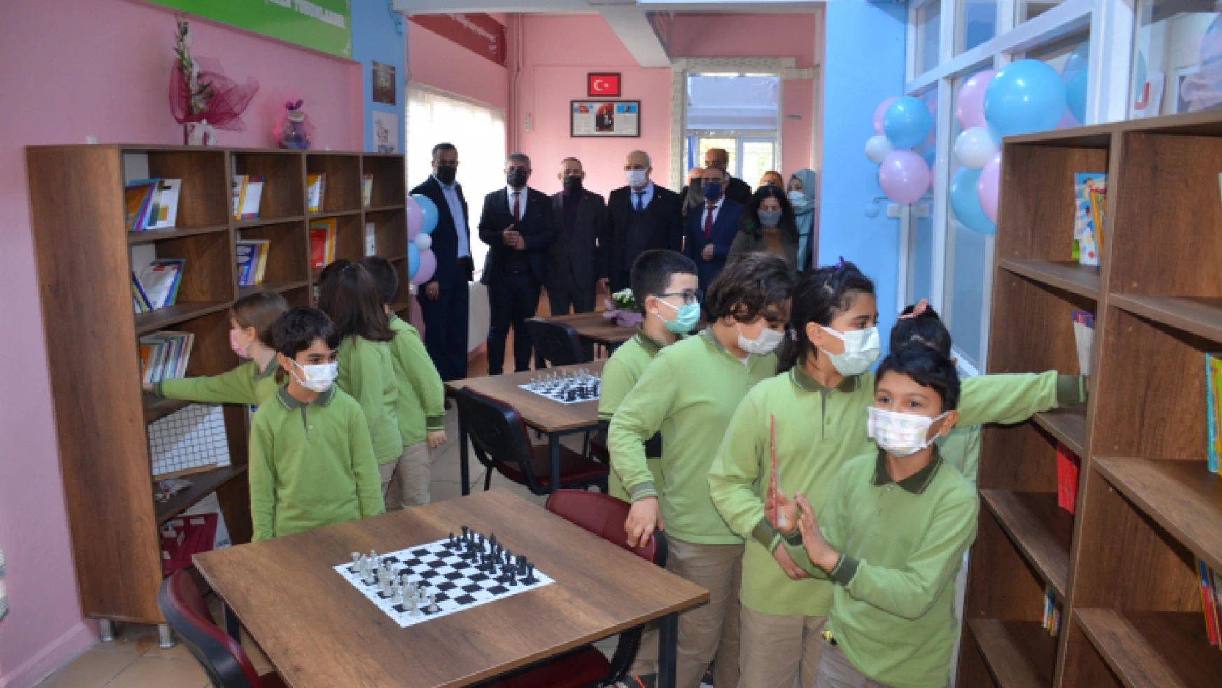 15 Temmuz İlkokulu kütüphanesi törenle açıldı