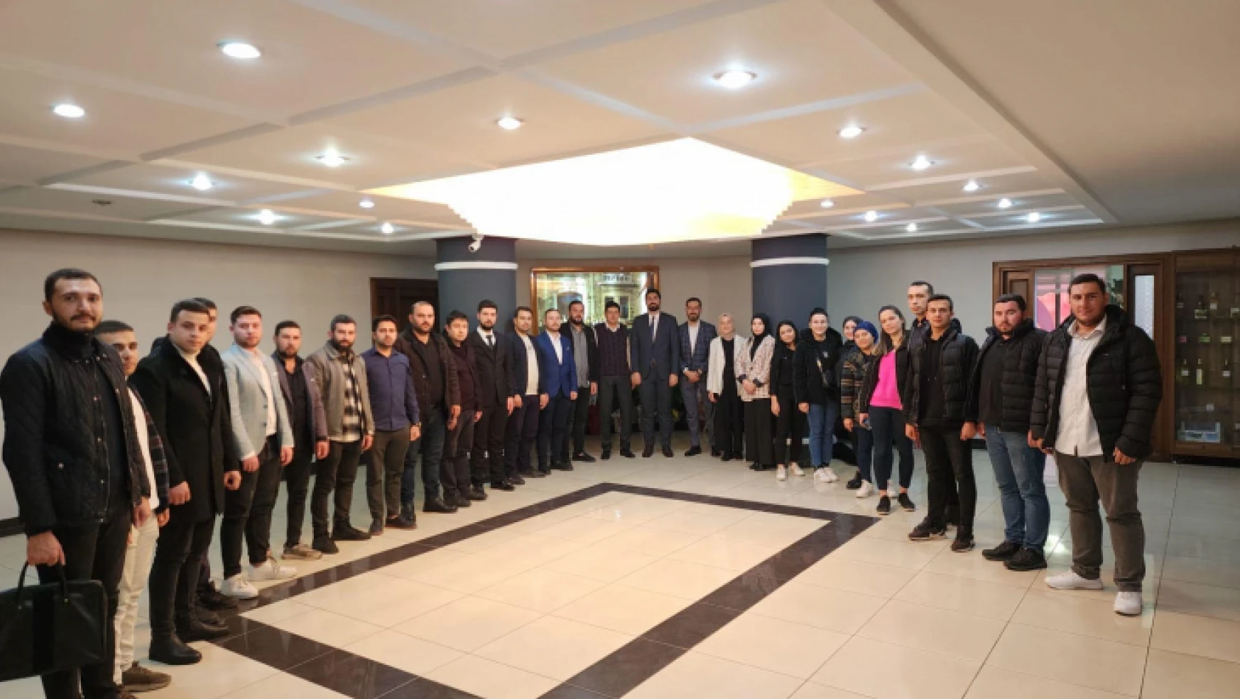 AK Partili gençlerden Özcan'a ziyaret