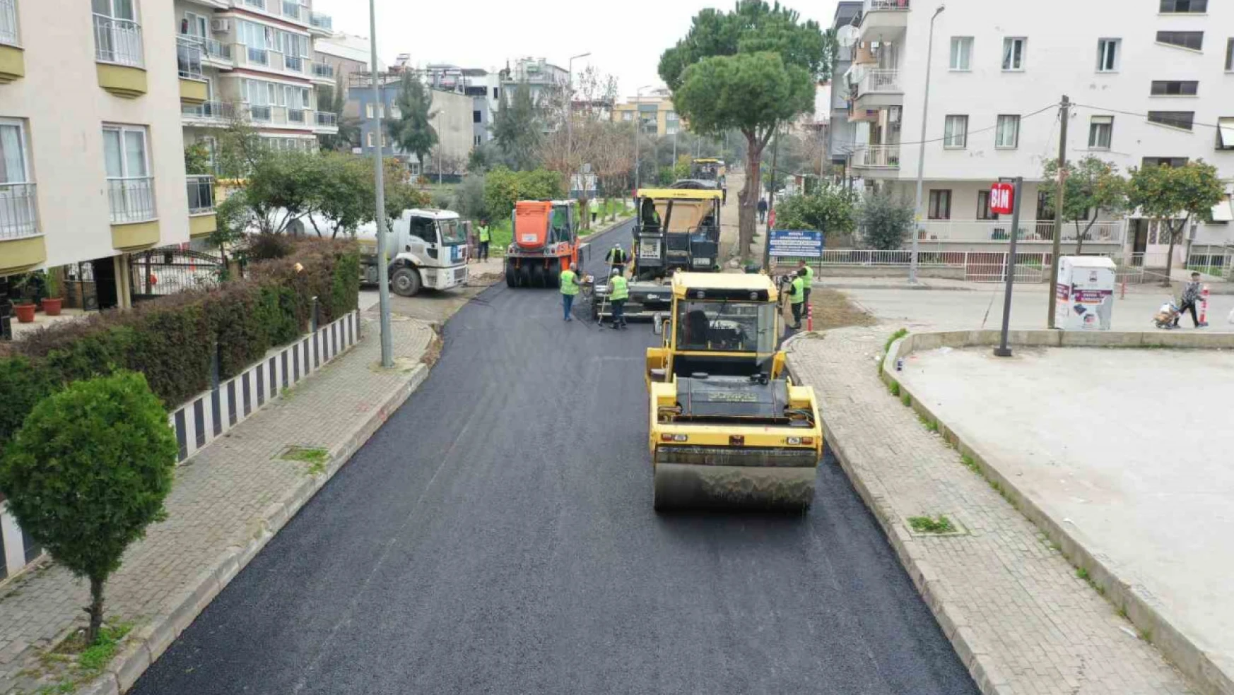 Aydın Büyükşehir Belediyesi Efeler'deki asfalt çalışmalarını sürdürüyor