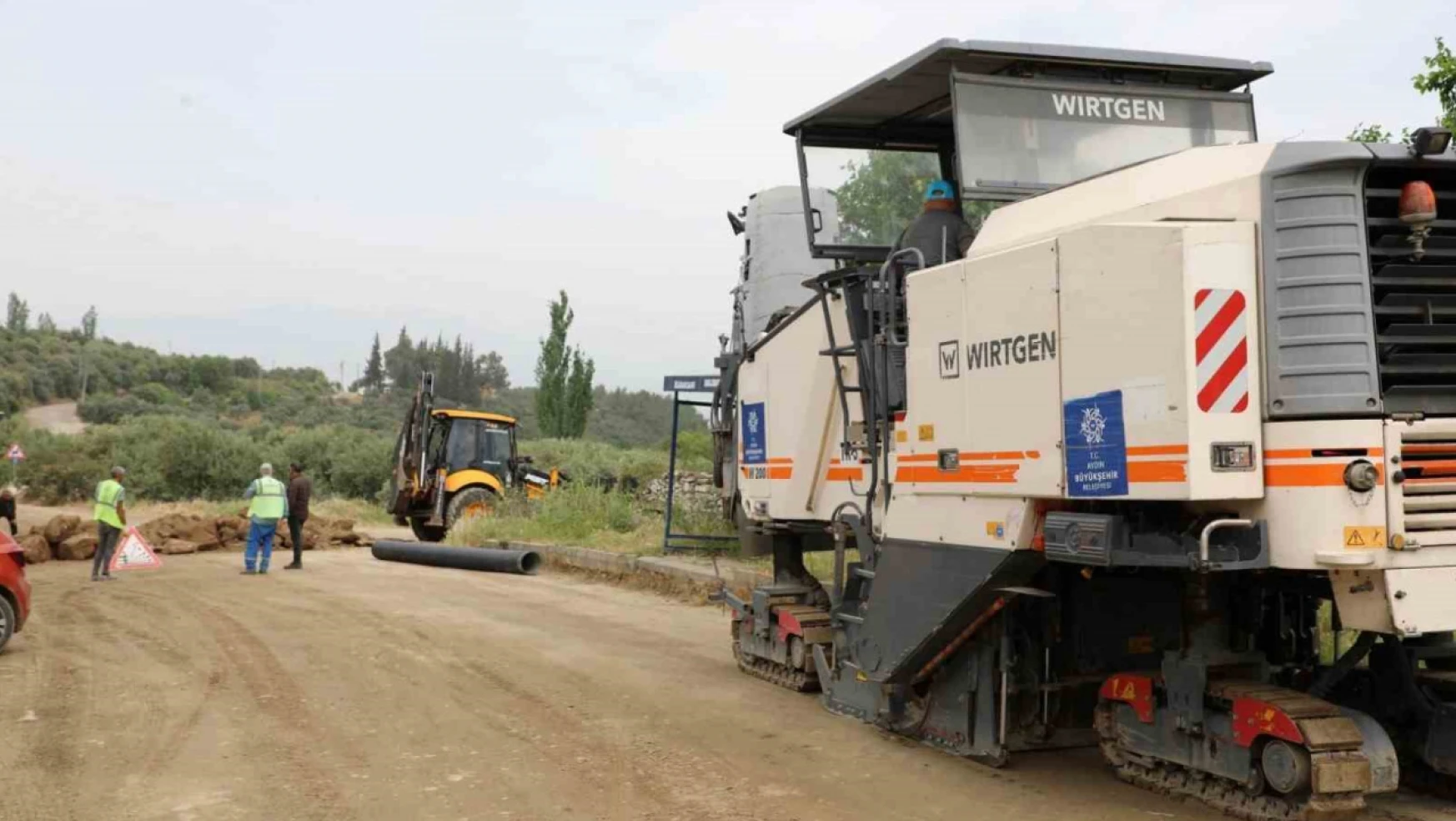 Aydın Büyükşehir Belediyesi'nden Karacasu'da yol yapım çalışması