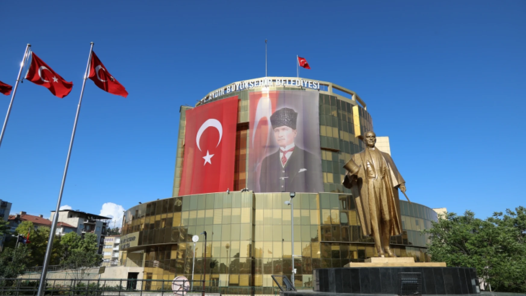 Aydın Büyükşehir'den esnafa yüzde 50 kira indirimi