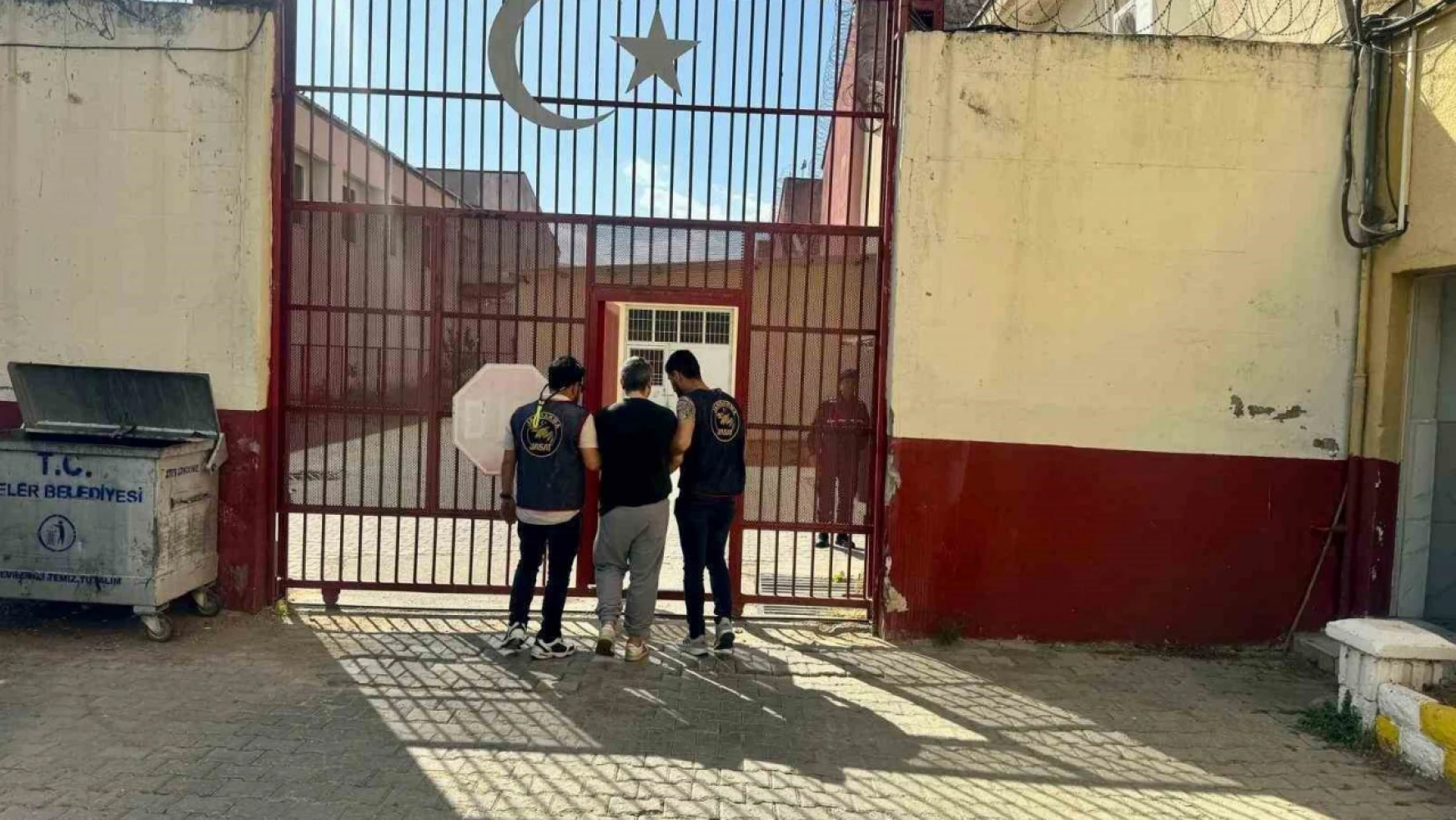 Aydın'da 353 aranan şahıs yakalandı