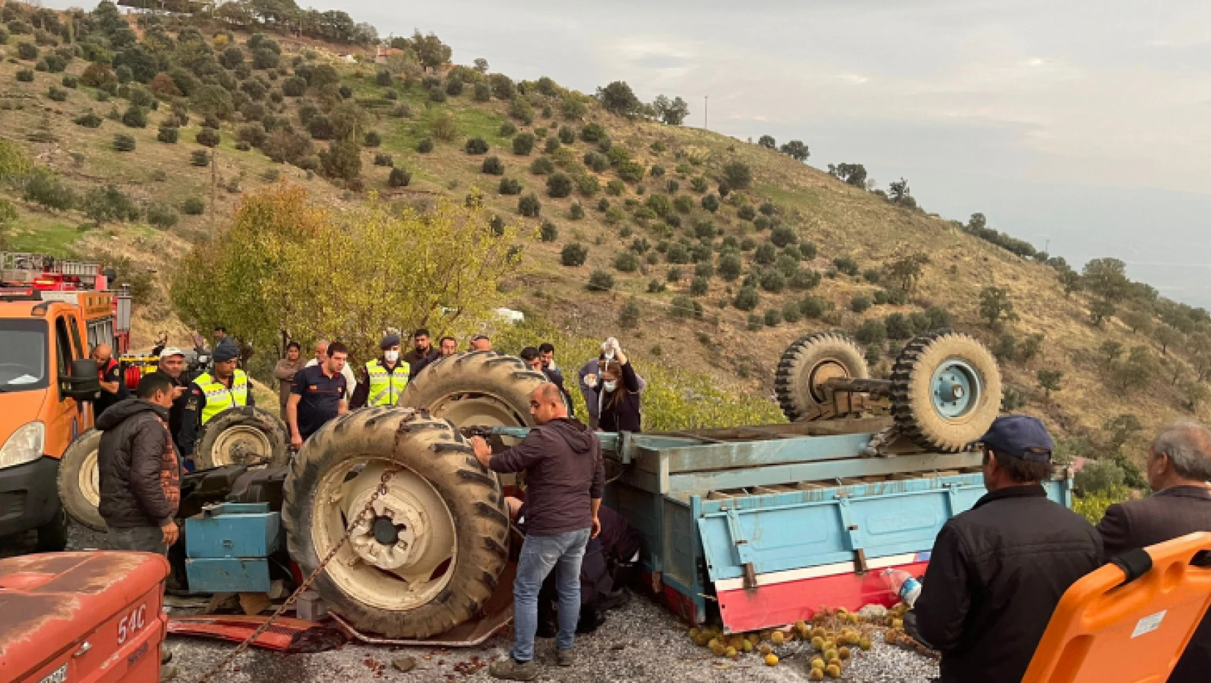 Aydın'da traktör devrildi: 3 yaralı
