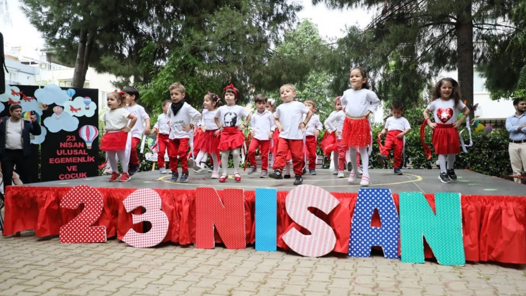 Aydın'daki çocuk gelişim merkezlerinde eğitim gören öğrenciler 23 Nisan'ı coşkuyla kutladı